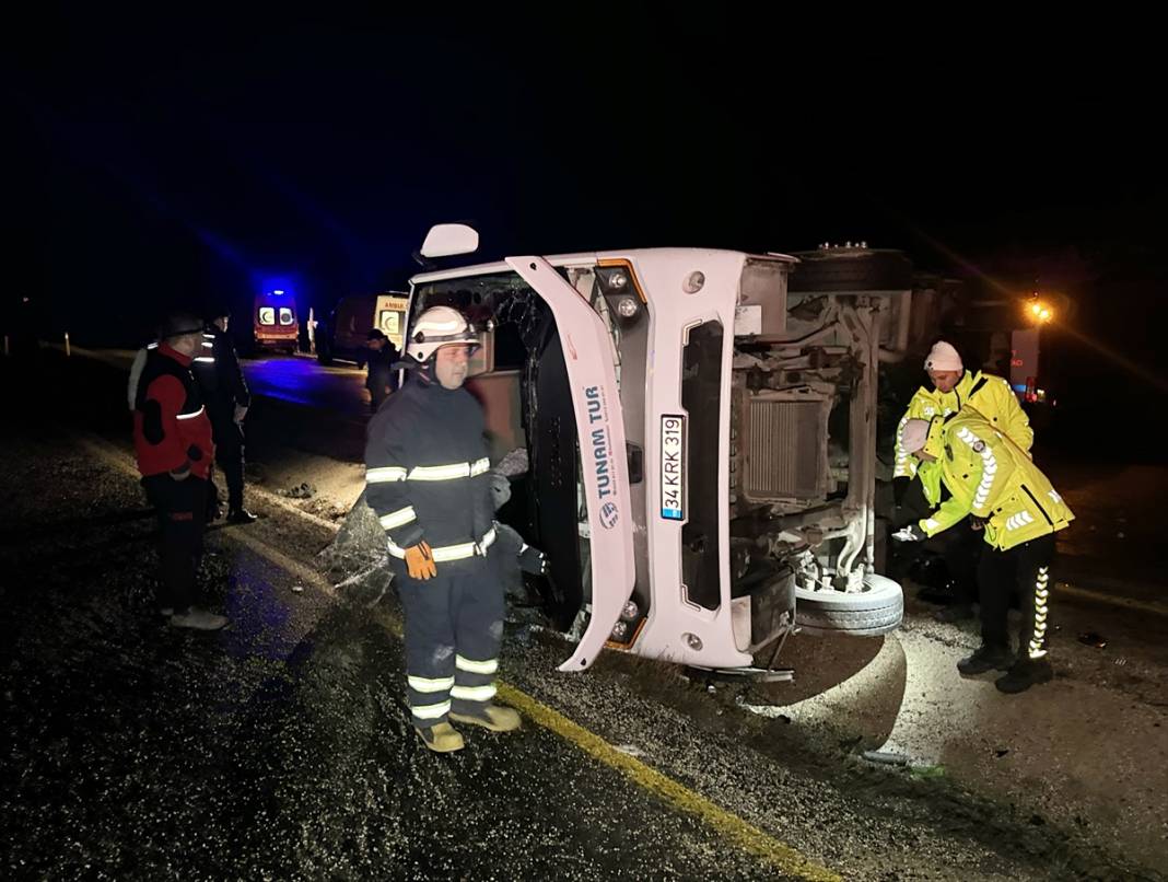 Cenaze yolunda feci kaza! 1 ölü, 24 yaralı var 2